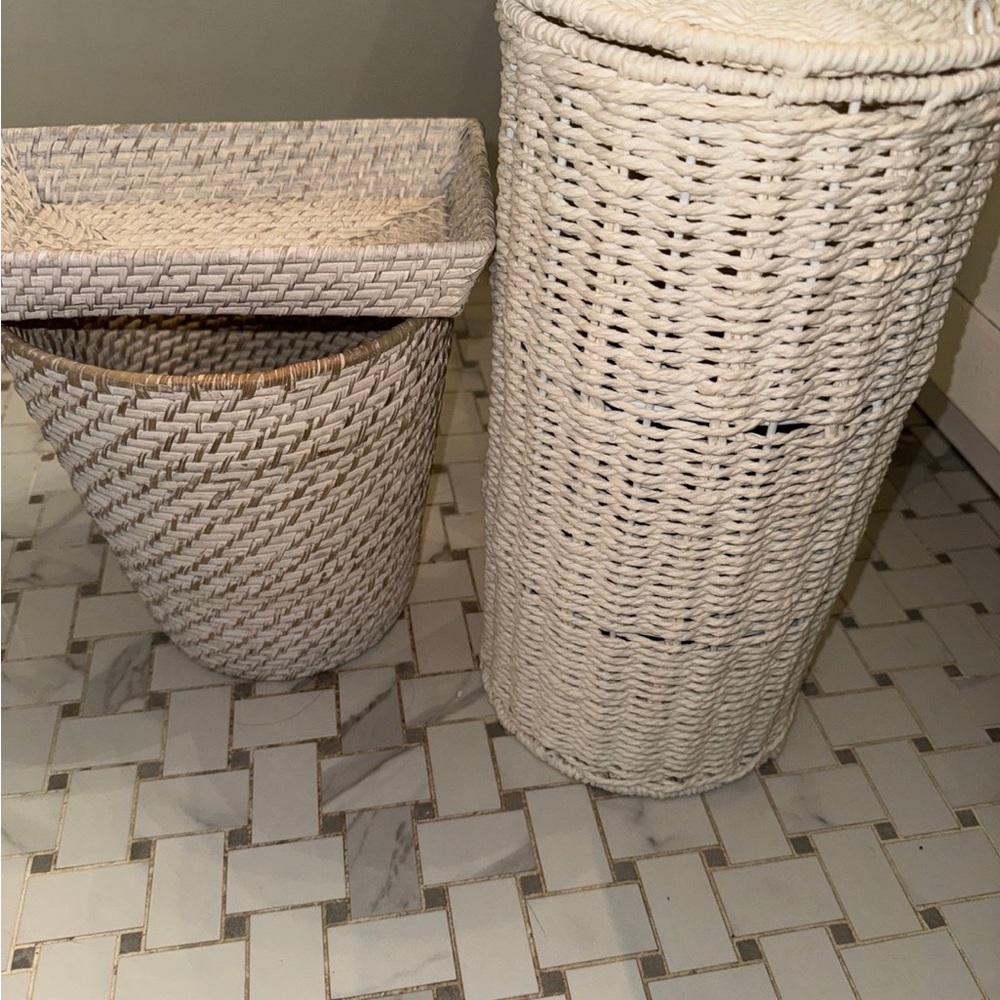 White Rattan set for Bathroom in like-new condition!